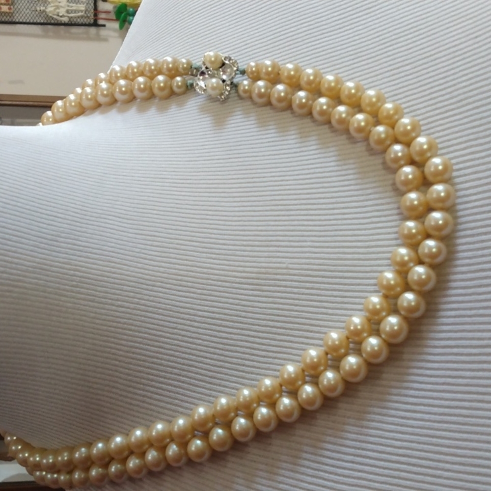 Vintage knotted faux pearl necklace